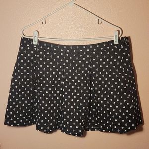 Hot Topic skull mini skirt. Side zip. Size XL. Excellent condition.